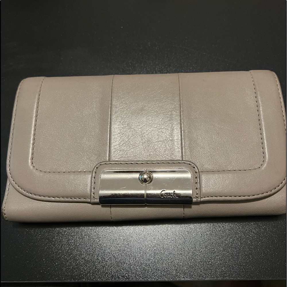 Light gray Coach wallet